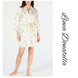 Short Sherelle Floral Wrap Lace Trim Robe